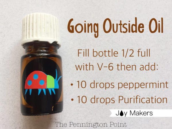 A great oil blend for the summer! And click through to see how to make these cute oil bottle labels yourself!